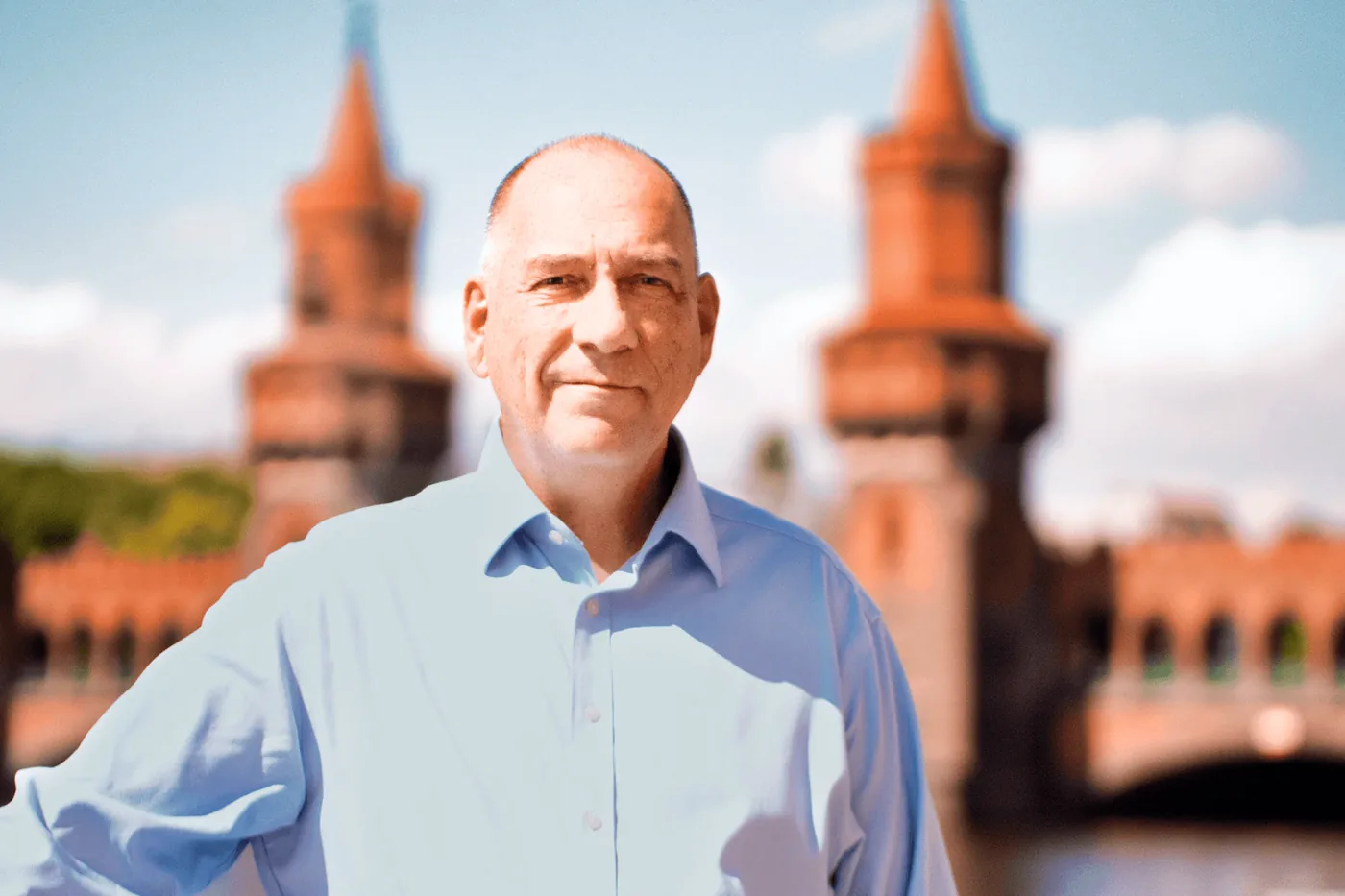 Frank Hausbrandt vor der Oberbaumbrücke in Berlin